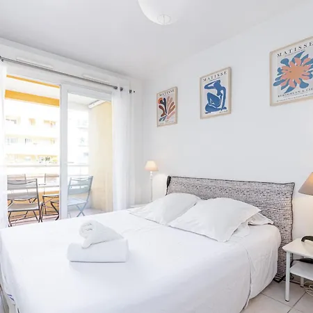 Quiet 1 Bdr Port! Close Place Du Pin Garibaldi