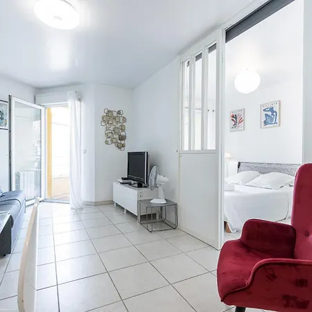 Quiet 1 Bdr Port! Close Place Du Pin Garibaldi *