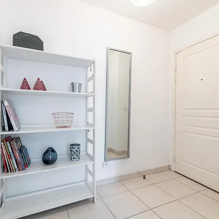 Quiet 1 Bdr Port! Close Place Du Pin Garibaldi *