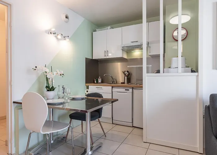 Quiet 1 Bdr Port! Close Place Du Pin Garibaldi *