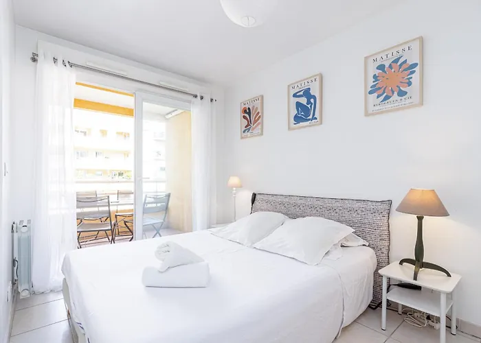 Quiet 1 Bdr Port! Close Place Du Pin Garibaldi