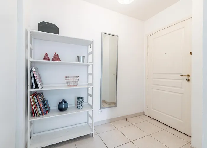 Quiet 1 Bdr Port! Close Place Du Pin Garibaldi *